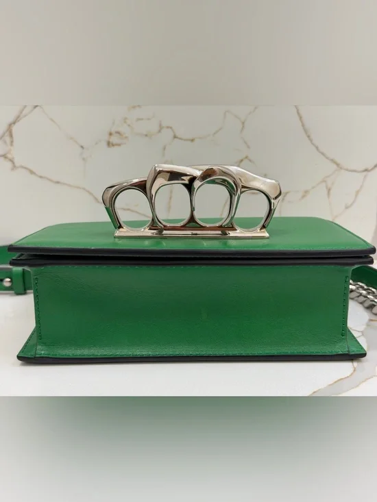 Alexander McQueen Green Leather Shoulder Bag with Silver Knuckle Handle - Picture 5 of 7